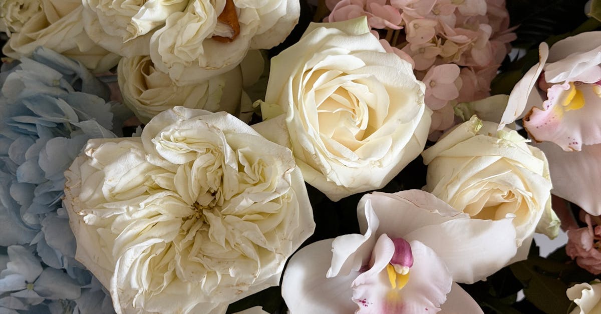 How Florists Coordinate Setup for Wedding Floral Arrangements