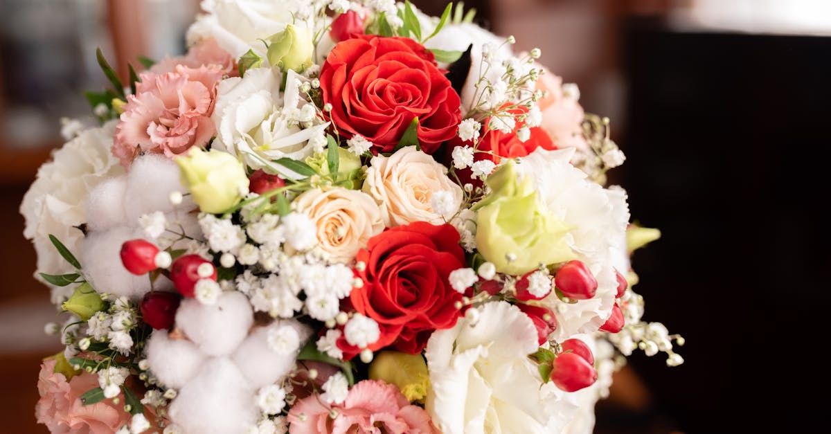 Seasonal Blooms: Aligning Your Wedding Flowers with Eco-Friendly Practices