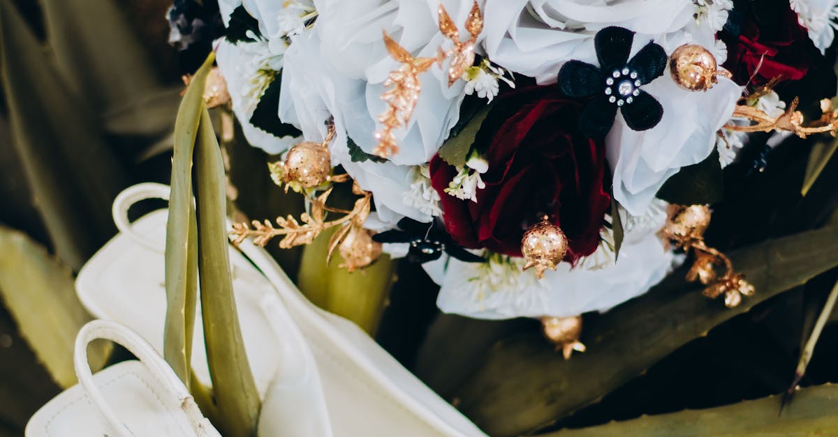 The Art of Combining Flowers and Fabrics for Stunning Installations