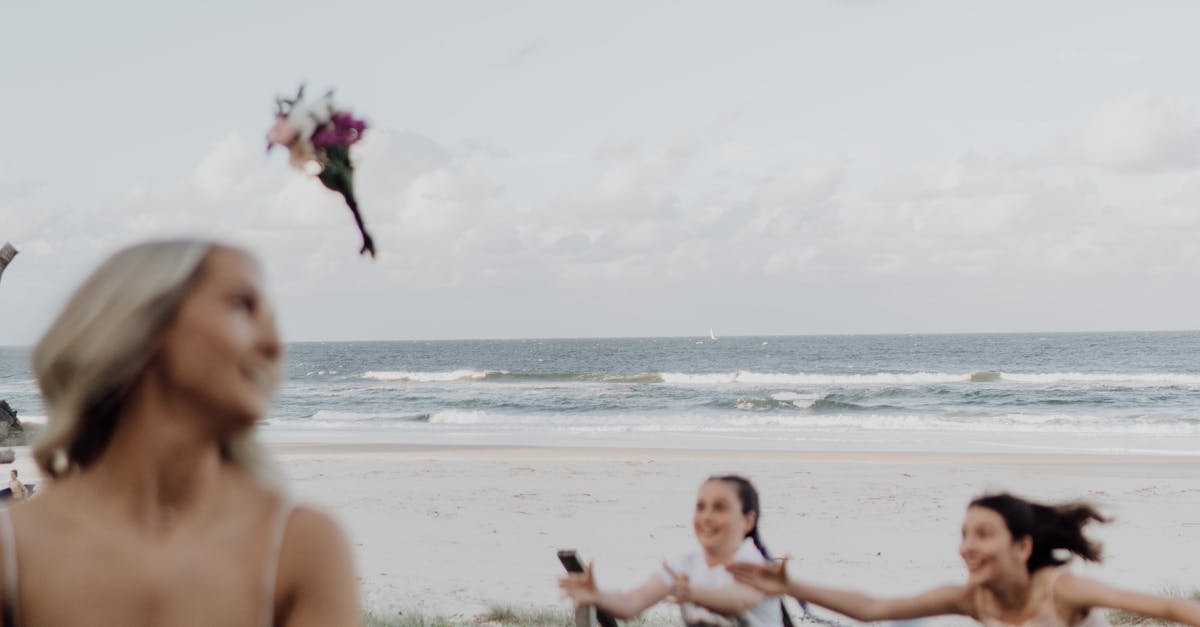 Whimsical Floral Structures: Fun Ideas for Creative Couples